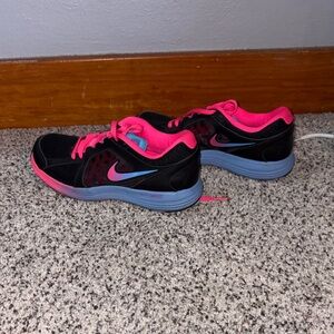 Nike Women's Black and Pink Athletic Shoes
